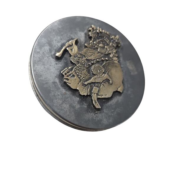 Vintage Christmas Tin Metzke Pewter Santa Clause Old Saint Nick 1972 Shabby - Picture 2 of 7